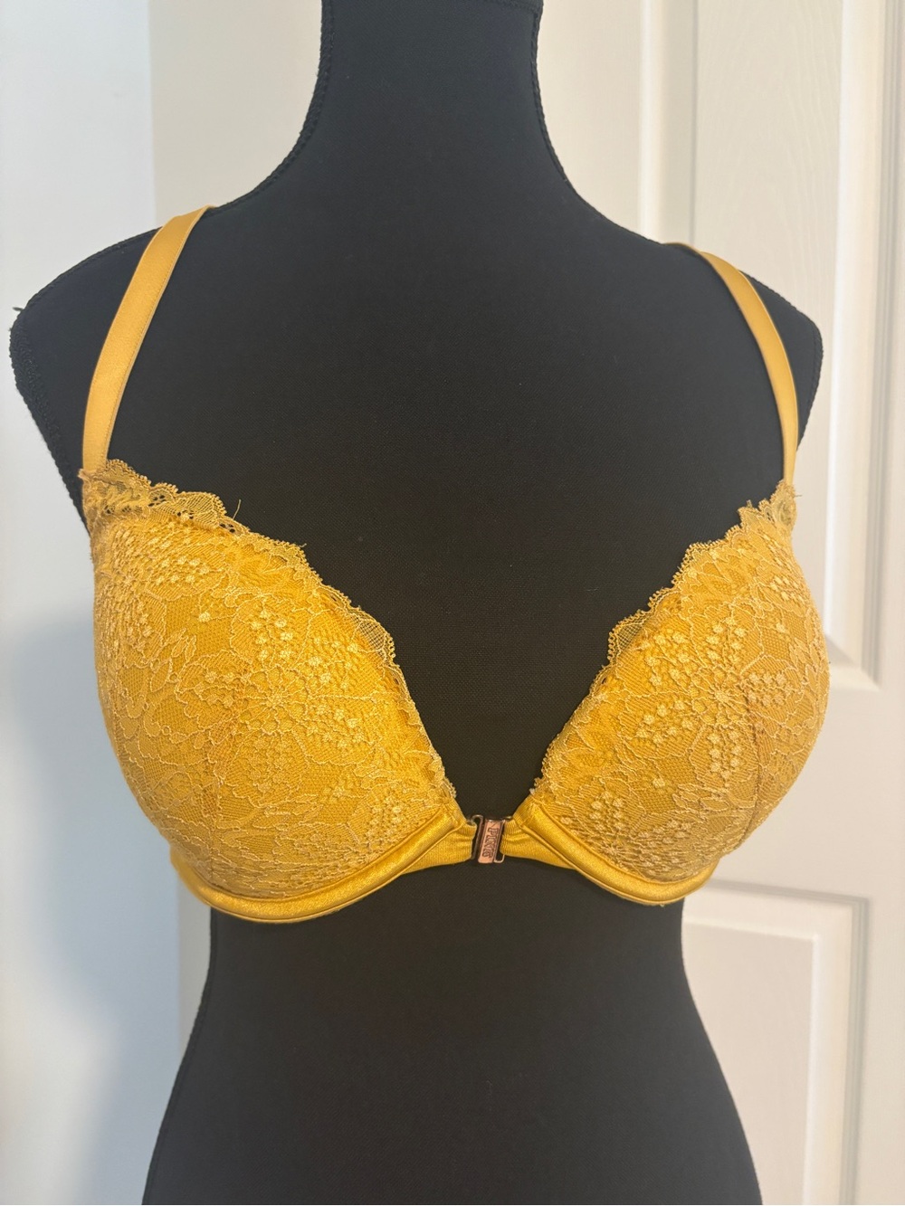 Victoria’s Secret PINK Front Close Push Up Bra Lace Back 36D